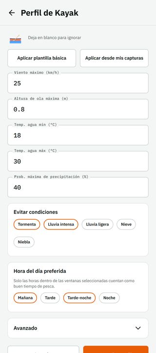 El editor del perfil Kayak: viento máximo, altura de ola máxima, temperatura del agua, clima a evitar y horas preferidas, con el botón de guardar. Estos umbrales deciden qué horas cuentan como buenas